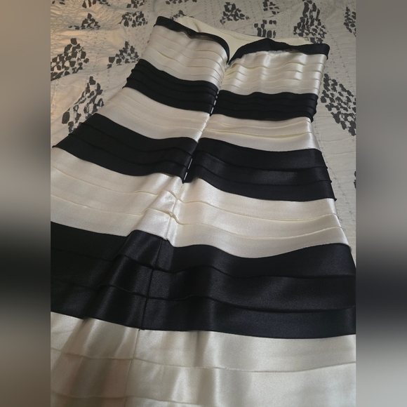BCBG womens size 2 strapless floor length black and white layered gown - Picture 9 of 9